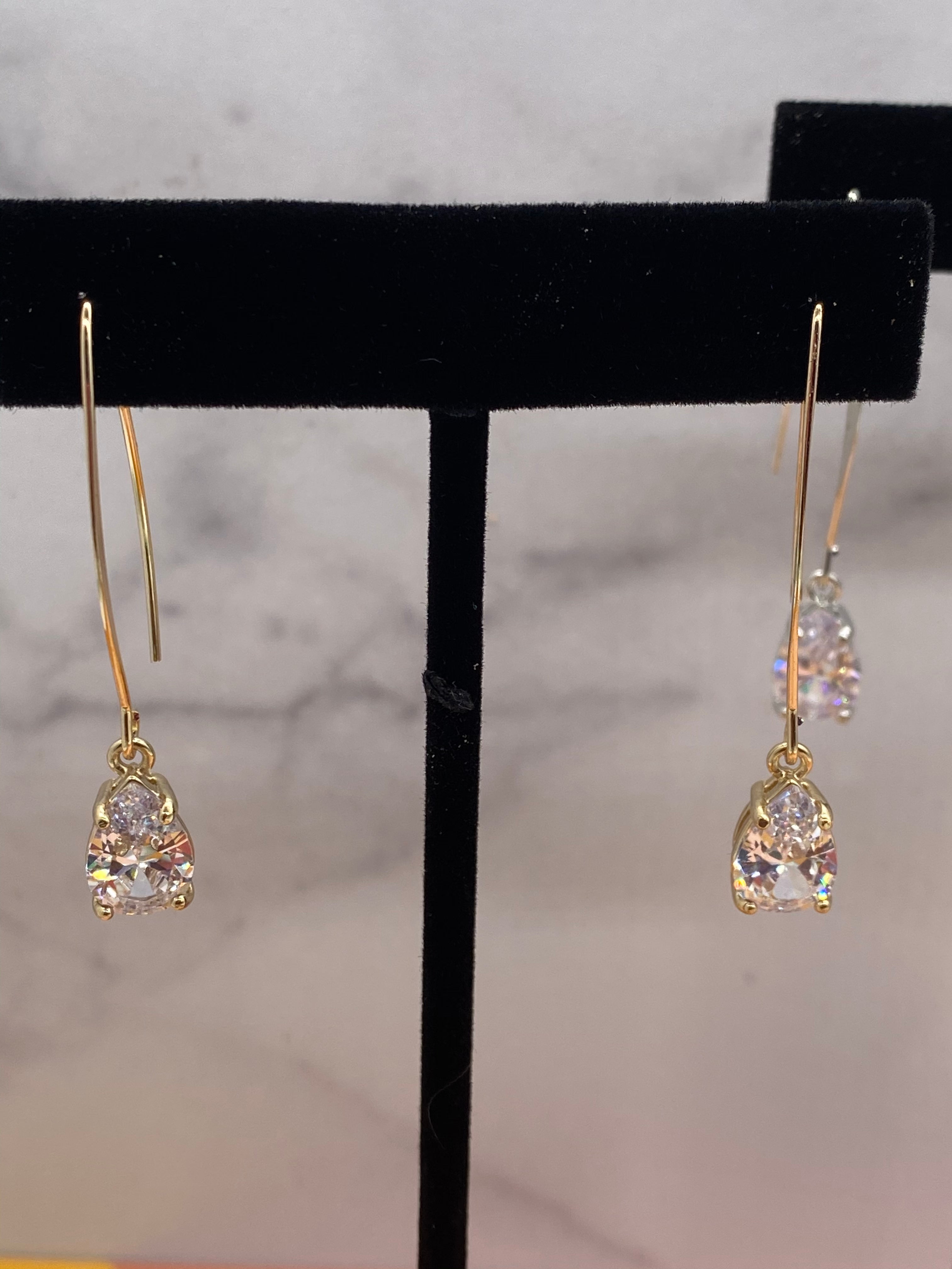 Best Gold Earrings Jewelry Gift | Best Aesthetic Yellow Gold Chain Drop  Earrings Jewelry Gift for Women, Mother, Wife | Mason & Madison Co.